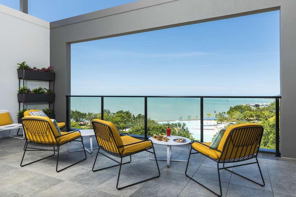 Oaks Cairns Hotel Ресторант снимка