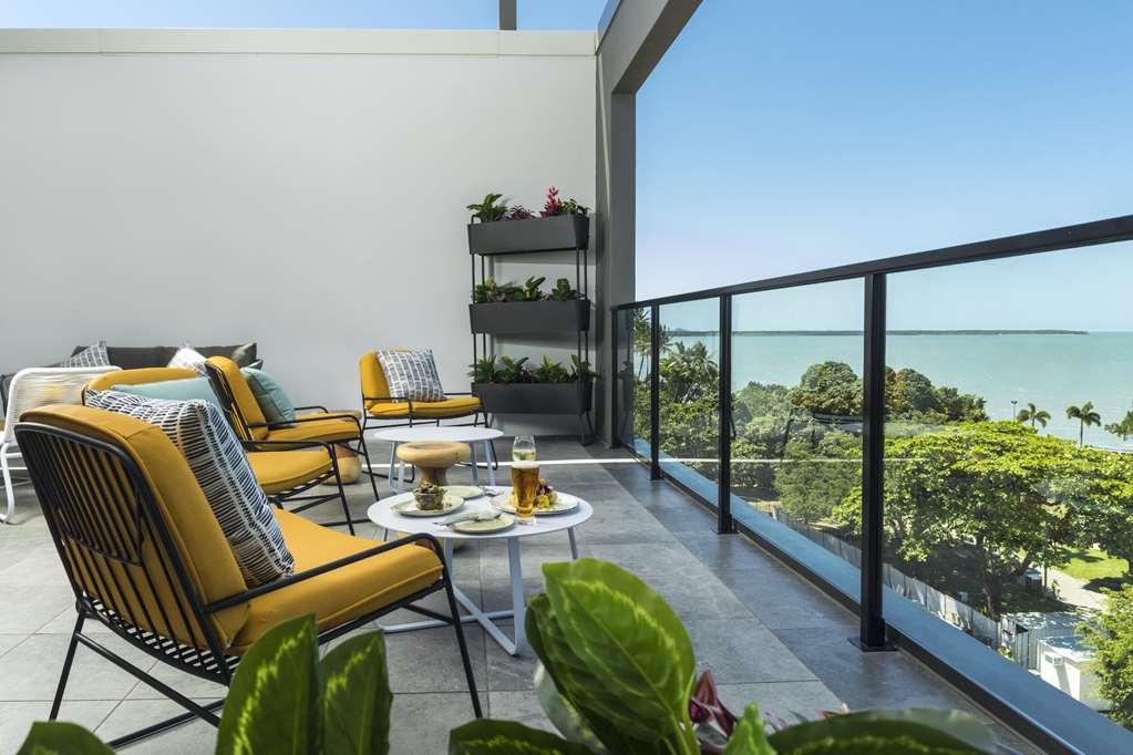 Oaks Cairns Hotel Ресторант снимка
