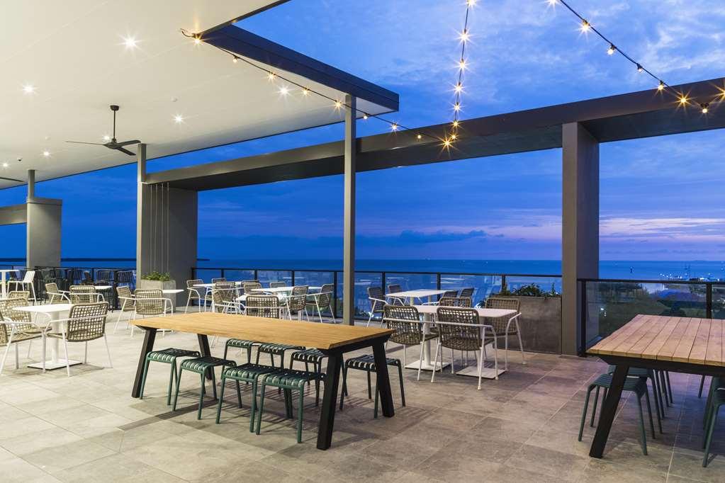 Oaks Cairns Hotel Ресторант снимка