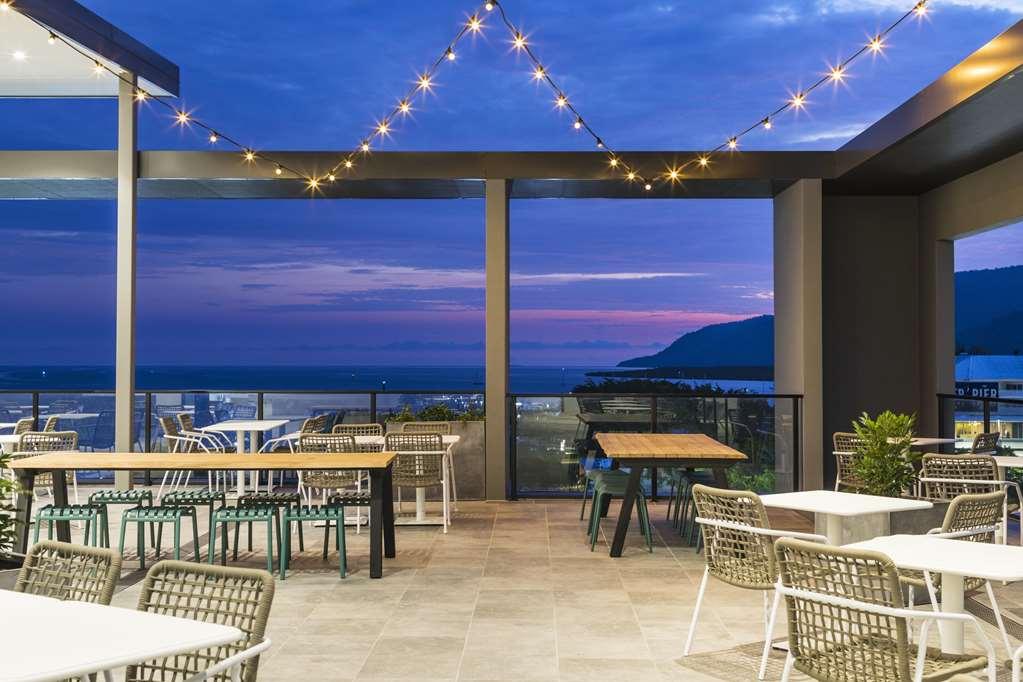 Oaks Cairns Hotel Ресторант снимка