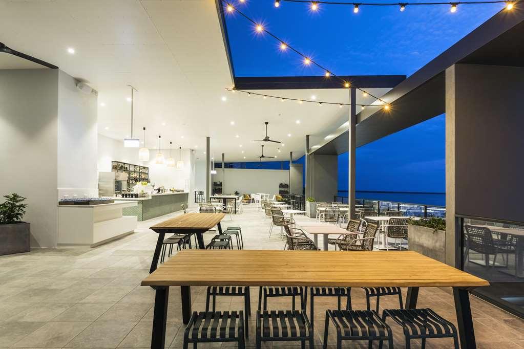 Oaks Cairns Hotel Ресторант снимка
