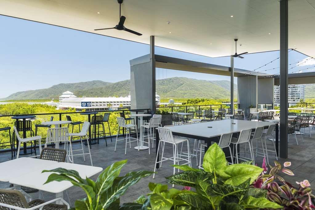 Oaks Cairns Hotel Ресторант снимка
