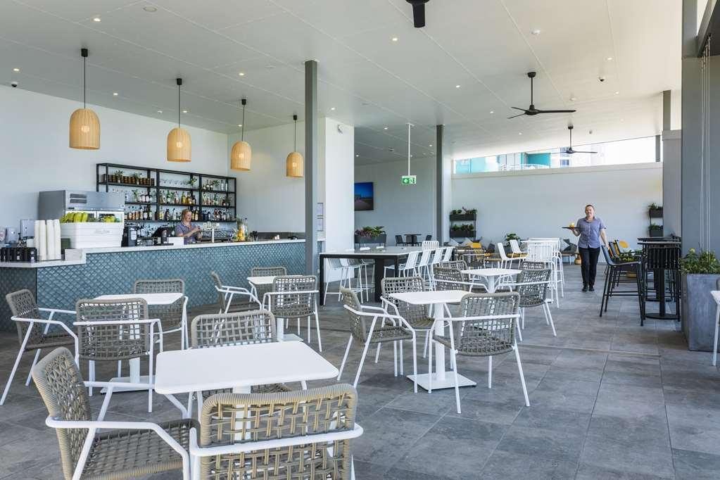 Oaks Cairns Hotel Ресторант снимка